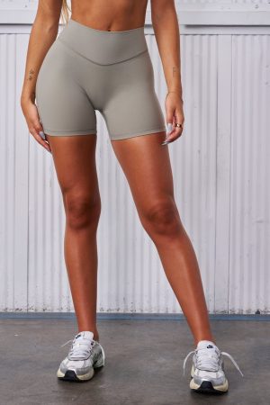 W130 AMORE SCRUNCH SHORT