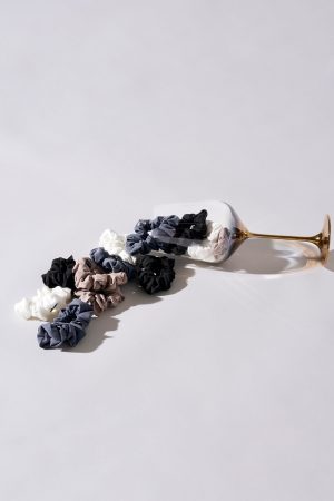 W625 RIBBED SCRUNCHIE