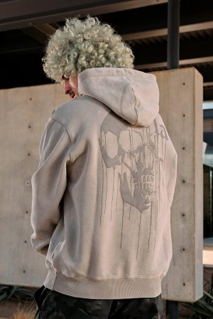 551 – DRIPPY SKULL HOODIE